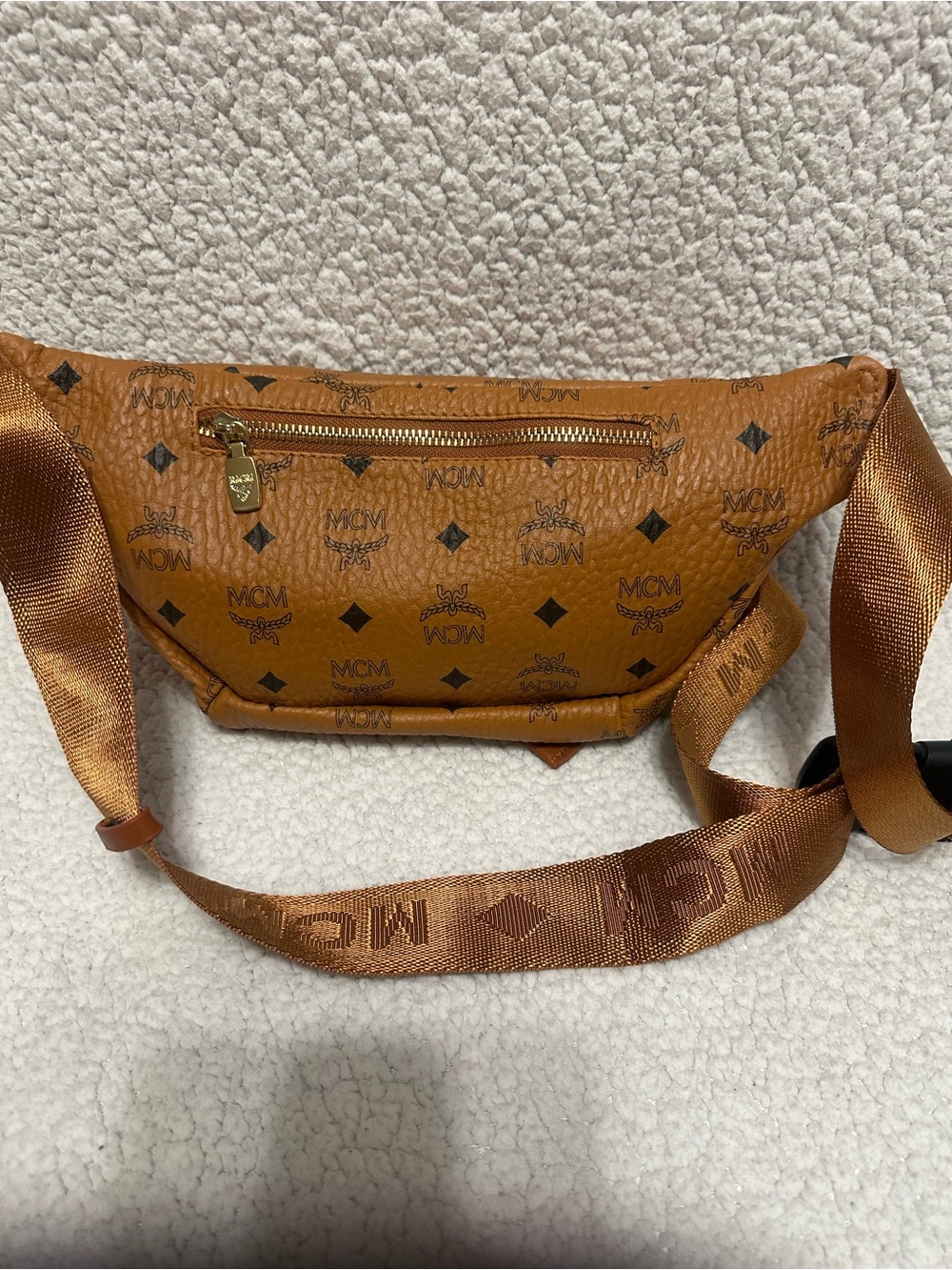 New Fashion Inspired Item (BUMBAG) - Picture 3 of 7